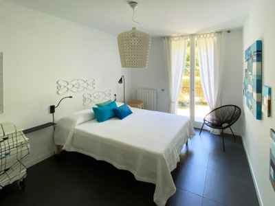 
camera con letto matrimoniale